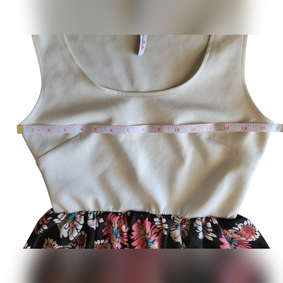 2 Hearts | Floral Dress - Picture 3 of 7